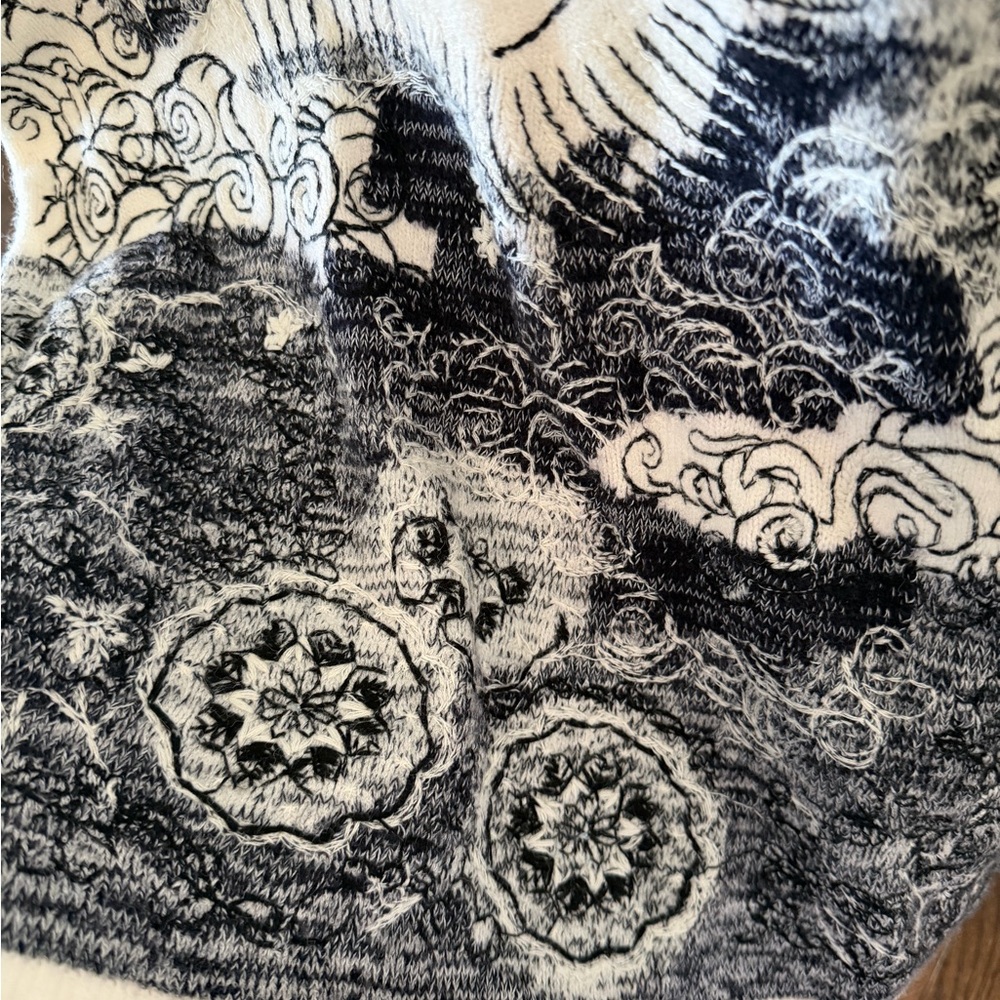 Embroidered sweater - Picture 3 of 6